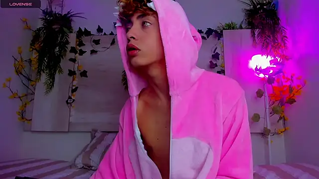 Twinkk Guy online show from November 18, 2025, 2:39 am