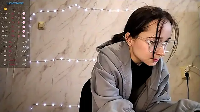 TianaMeiser online show from December 19, 2025, 10:11 am