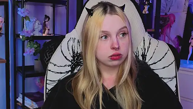 ElvenQueen online show from December 5, 2025, 4:03 pm