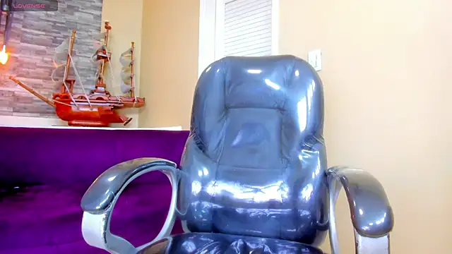 Hottie Bear online show from November 17, 2025, 5:13 am