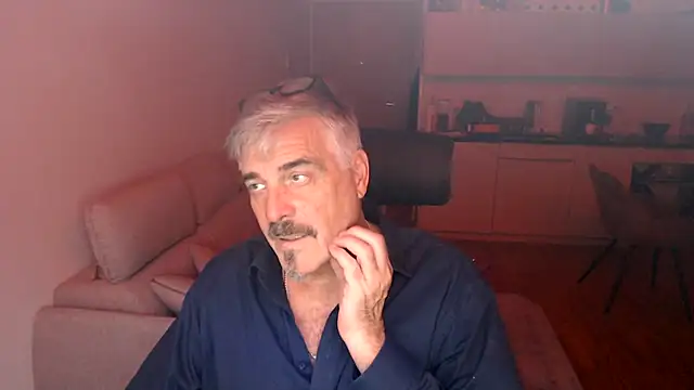 Buidapest online show from December 18, 2025, 9:32 pm