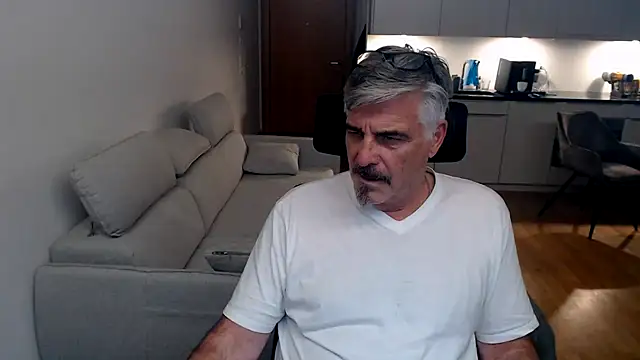 Buidapest online show from February 28, 2026, 10:55 pm