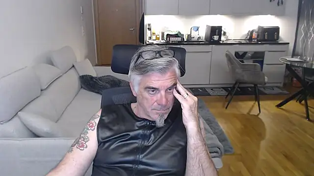 Snapshot of Buidapest chatting on April 29, 2026, 2:37 am Buidapest online show from April 29, 2026, 2:37 am