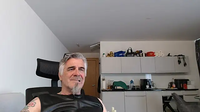 Snapshot of Buidapest chatting on May 3, 2026, 2:45 pm Buidapest online show from May 3, 2026, 2:45 pm