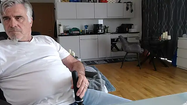 Snapshot of Buidapest chatting on May 4, 2026, 12:34 pm Buidapest online show from May 4, 2026, 12:34 pm