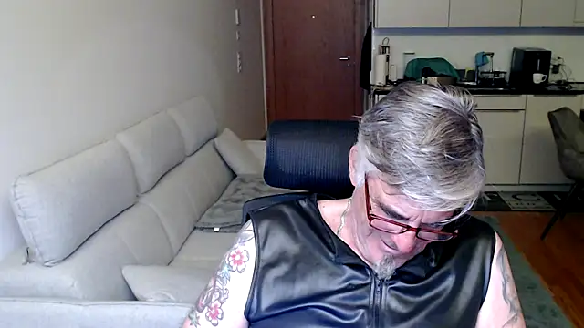 Snapshot of Buidapest chatting on May 10, 2026, 8:47 pm Buidapest online show from May 10, 2026, 8:47 pm