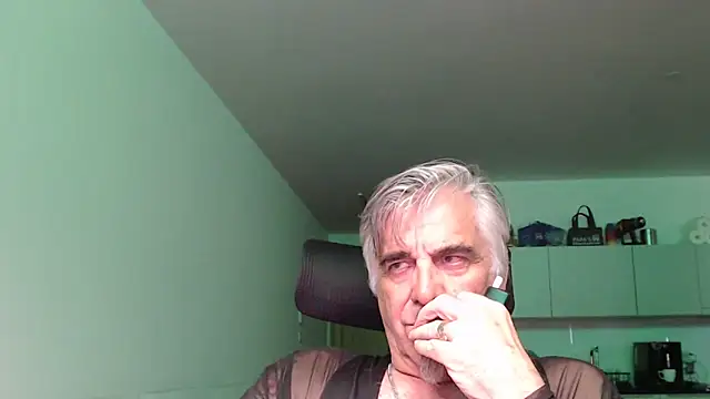 Snapshot of Buidapest chatting on May 17, 2026, 11:17 am Buidapest online show from May 17, 2026, 11:17 am