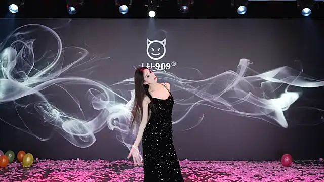 LU-909 online show from December 4, 2025, 8:12 am