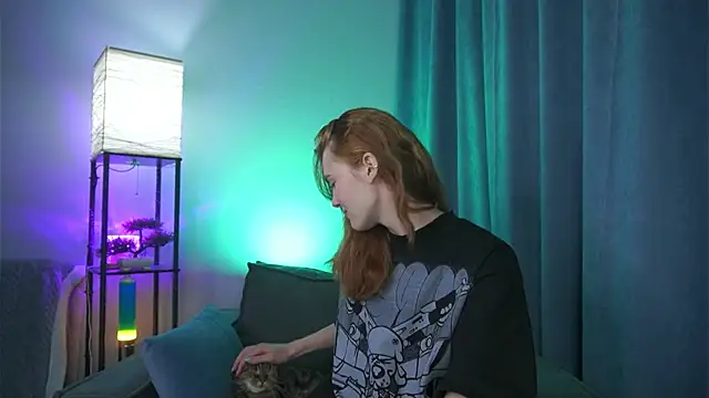 foxy cute4you online show from March 6, 2026, 7:32 pm