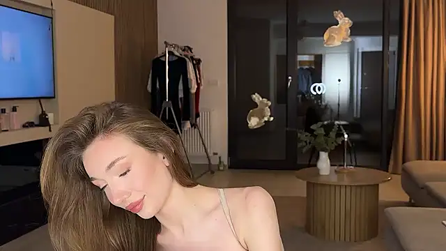 Jolienne online show from May 26, 2026, 8:38 pm