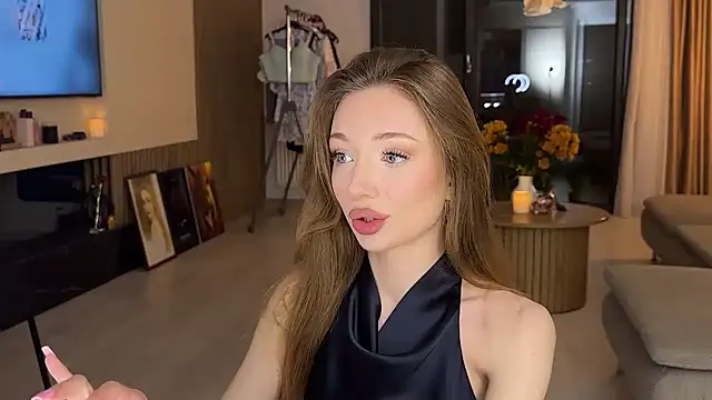 Jolienne online show from June 7, 2026, 8:01 pm