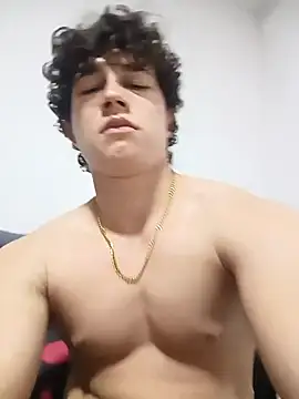 Snapshot of andrdosfn chatting on November 18, 2025, 2:28 am andrdosfn online show from November 18, 2025, 2:28 am