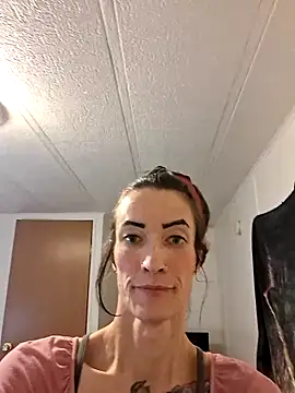 Snapshot of MaitressePomme3 chatting on November 18, 2025, 3:38 pm MaitressePomme3 online show from November 18, 2025, 3:38 pm