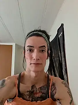 Snapshot of MaitressePomme3 chatting on November 23, 2025, 2:33 am MaitressePomme3 online show from November 23, 2025, 2:33 am