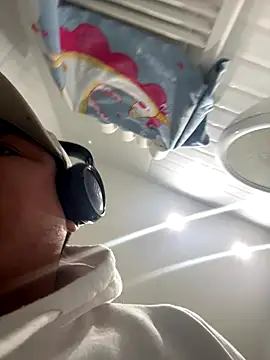 Pelotas2000 online show from November 17, 2025, 2:17 am