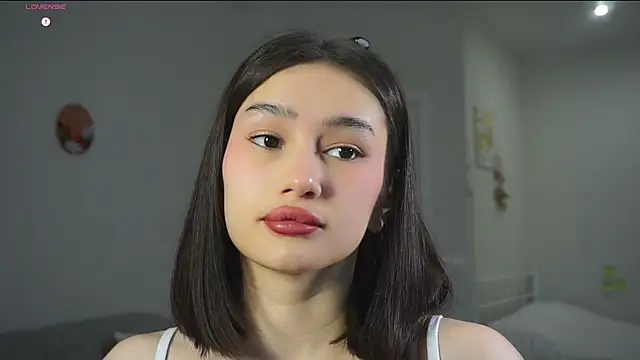 SoftLuna online show from November 18, 2025, 5:12 am