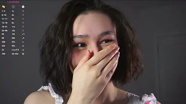 SoftLuna online show from December 17, 2025, 4:29 am