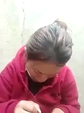 yu-zhen online show from December 18, 2025, 8:20 am