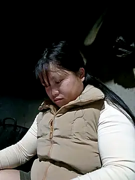 Snapshot of Ava-120 chatting on February 8, 2026, 8:51 am Ava-120 online show from February 8, 2026, 8:51 am