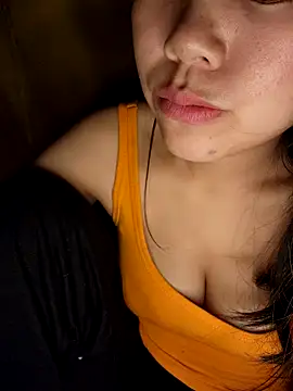 Xiu-L online show from December 15, 2025, 3:38 pm