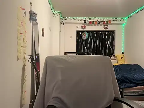 Snapshot of tinydaisy21 chatting on November 18, 2025, 3:01 am tinydaisy21 online show from November 18, 2025, 3:01 am