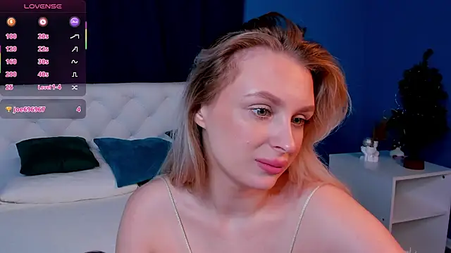 KiraRuiz online show from February 12, 2026, 1:33 am