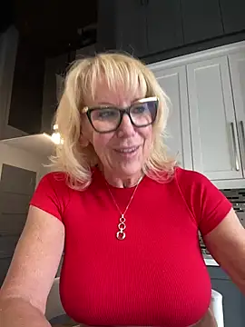 Snapshot of FitCougar chatting on March 22, 2025, 8:15 pm FitCougar online show from March 22, 2025, 8:15 pm