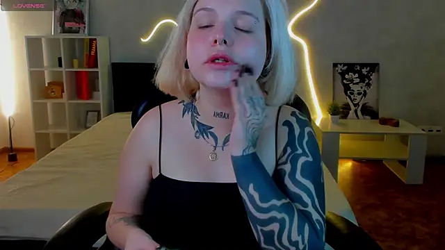 shadow  purrr online show from November 19, 2025, 1:38 am