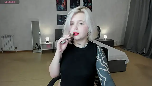 shadow  purrr online show from November 26, 2025, 1:28 am