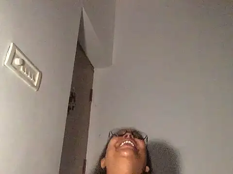 raveena hot online show from December 16, 2025, 4:28 am