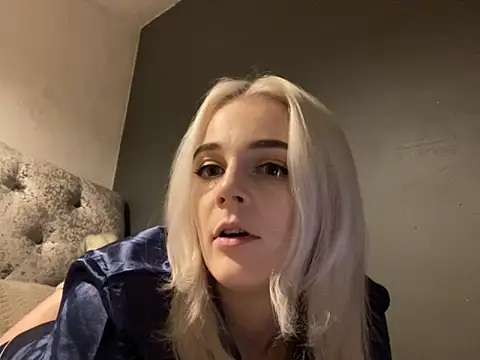 Snapshot of BellaJade_ chatting on November 18, 2025, 6:45 pm BellaJade online show from November 18, 2025, 6:45 pm