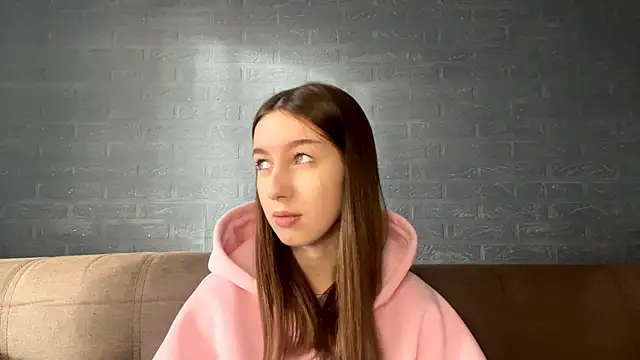 CindaWinn online show from November 18, 2025, 8:08 am