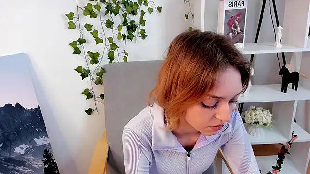 LeontineAtala online show from November 20, 2025, 10:48 am