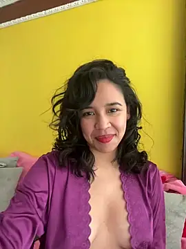 Esmerald 1111 online show from February 19, 2026, 4:14 pm