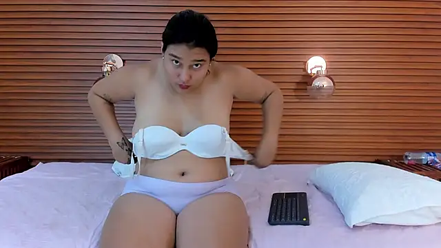 nathaly matheo online show from December 22, 2025, 1:19 pm