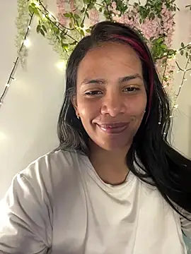 Snapshot of ArielleMillerr- chatting on July 8, 2026, 5:39 pm ArielleMillerr- online show from July 8, 2026, 5:39 pm