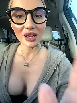 Slavic Woman Here online show from November 19, 2025, 6:19 pm