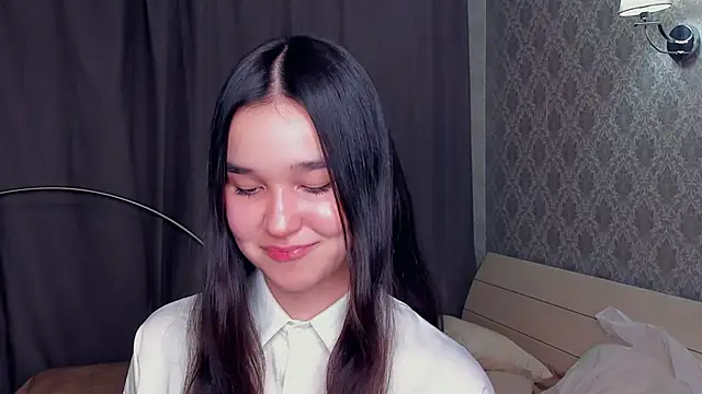 MeliaMelchiori online show from December 13, 2025, 9:31 pm