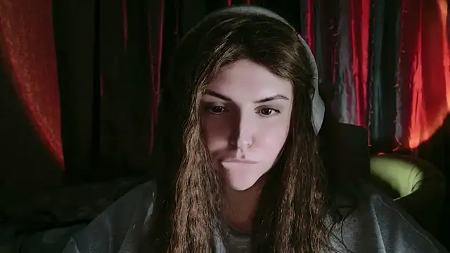 Snapshot of DaraSecret chatting on November 18, 2025, 1:22 am DaraSecret online show from November 18, 2025, 1:22 am