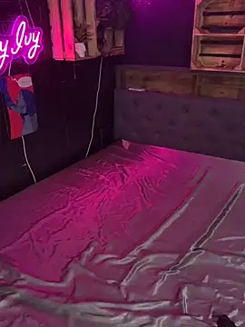 Shy-Ivy online show from November 25, 2025, 9:15 pm