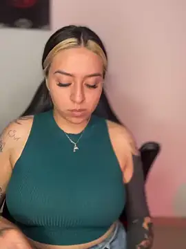 VeloraVyxen  online show from November 26, 2025, 1:28 am