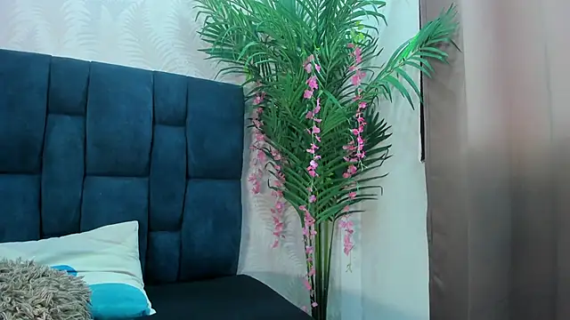 Holly Sly online show from November 24, 2025, 7:13 pm