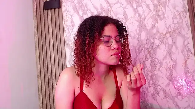 Snapshot of Annie_Chers chatting on November 18, 2025, 4:17 am Annie Chers online show from November 18, 2025, 4:17 am