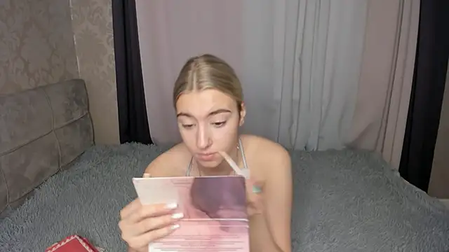 sugarplum x online show from December 19, 2025, 9:05 am