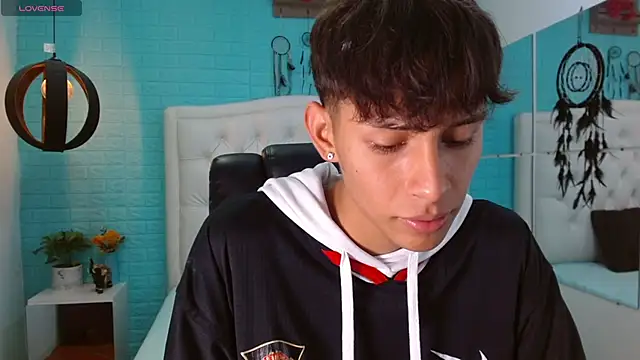 DraxBlade09 online show from November 28, 2025, 7:49 pm