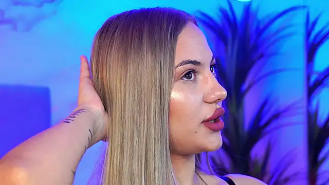 Chloe GraceeX online show from December 3, 2025, 11:25 pm