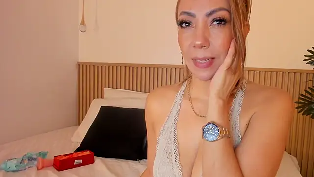 Samantha Sra  online show from May 21, 2026, 12:06 am