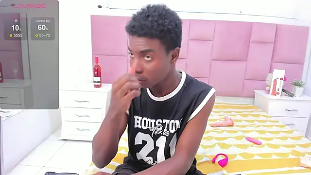 NoahJhonson69 online show from December 2, 2025, 6:58 pm