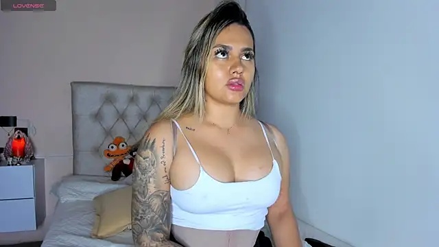 marianaroexxx online show from November 19, 2025, 2:00 am