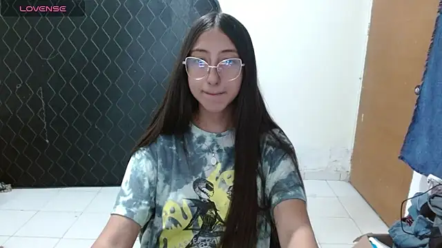 Nanylux online show from May 3, 2026, 3:56 am